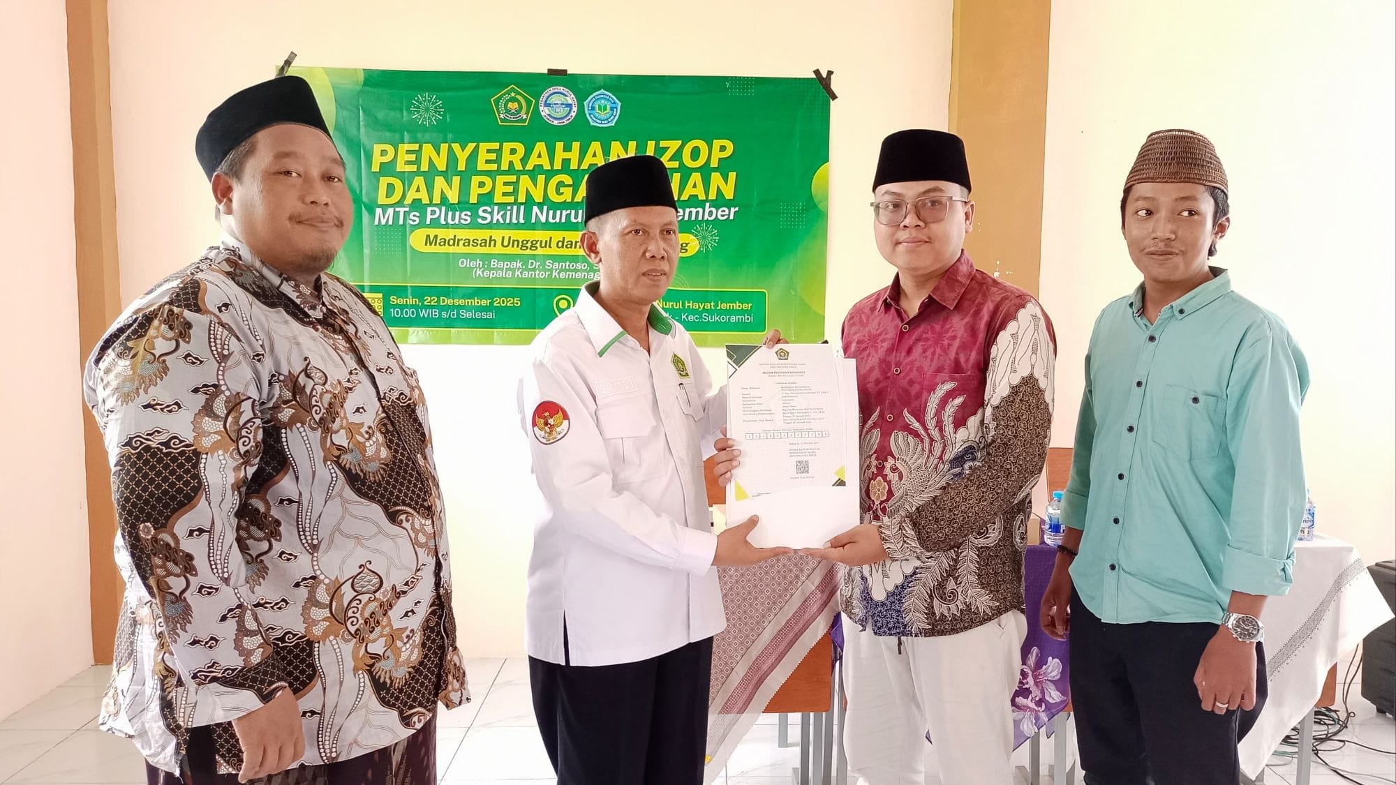 Kemenag Jember Serahkan IZOP MTs Plus Skill Nurul Hayat, Dorong Madrasah Unggul dan Berdaya Saing