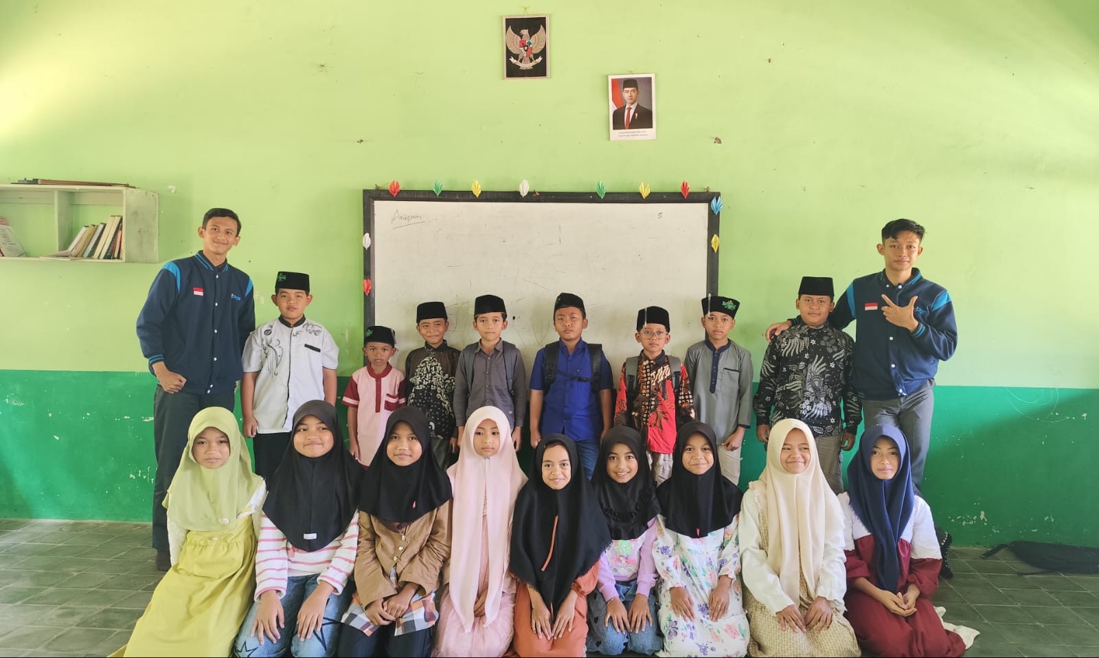 Workshop Menulis “Dari Cerita Sederhana menjadi Puisi yang Penuh Makna” Sukses Digelar di MI Guppi Kedungbendo Workshop Menulis “Dari Cerita Sederhana menjadi Puisi yang Penuh Makna” Sukses Digelar di MI Guppi Kedungbendo