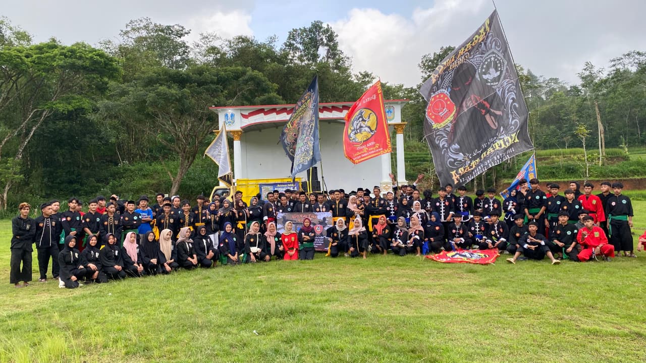 Buktikan Solidaritas, 4 Pilar Silat Kecamatan Bandar Bagikan Ratusan Paket Takjil