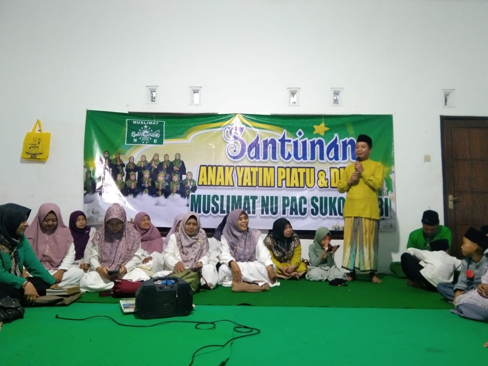 PAC Muslimat NU Sukorambi Gelar Santunan Yatim dan Dhuafa serta Buka Puasa Bersama