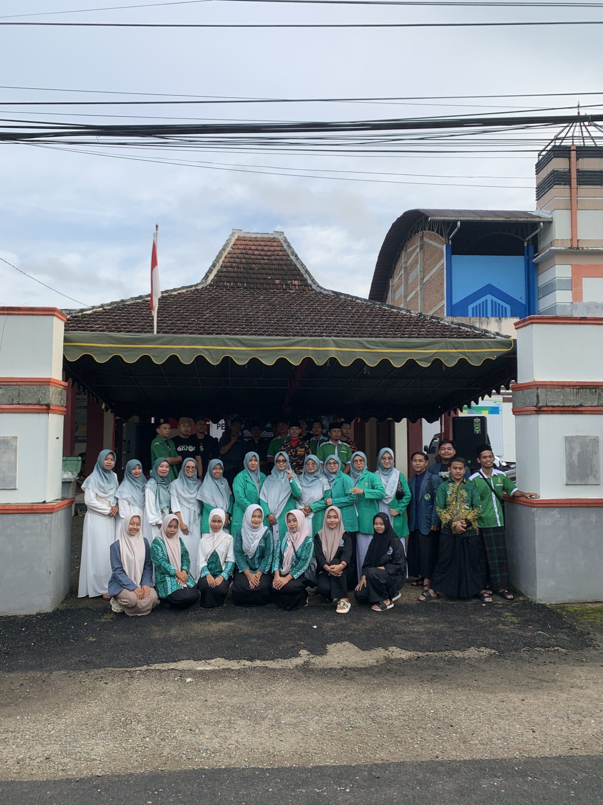 Sinergi Banom NU Arjosari Gelar Aksi Sosial Pembagian Takjil dan Live  Musik Religi