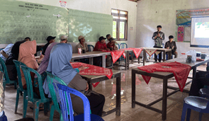 Berdayakan Petani, Mahasiswa KKN STKIP PGRI Pacitan Gelar Pelatihan Pestisida Alami di Desa Kedungbendo
