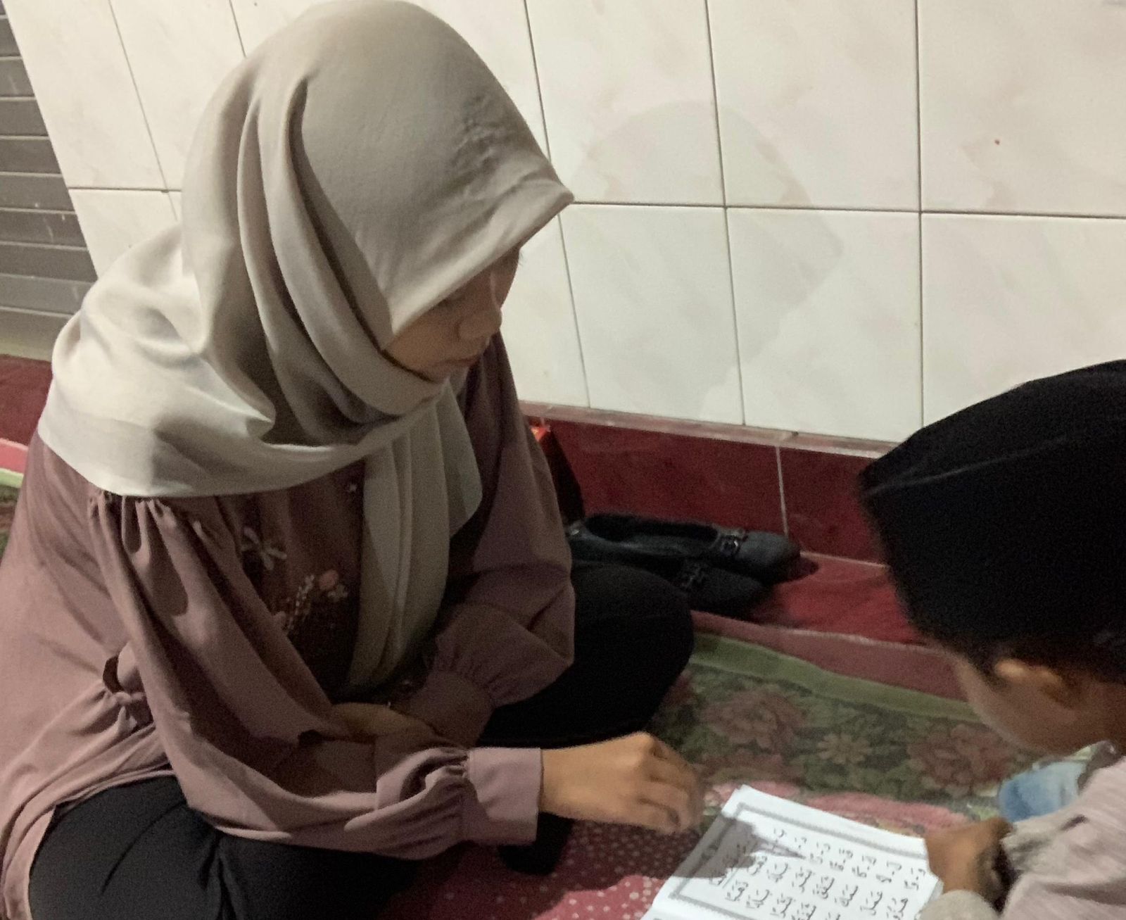 Mencetak Generasi Qurani dari Pelosok Desa: Potret Kedekatan Mahasiswa KKN STKIP PGRI Pacitan dengan Santri Cilik