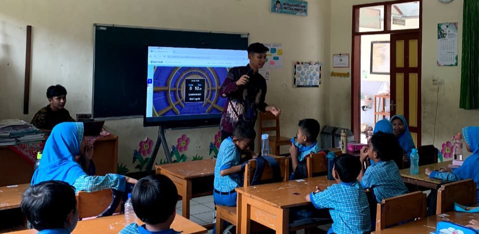 Belajar Serasa Bermain: Farhan KKN STKIP PGRI Pacitan Hadirkan Media Wordwall di SDN 1 Kedungbendo Belajar Serasa Bermain: Farhan KKN STKIP PGRI Pacitan Hadirkan Media Wordwall di SDN 1 Kedungbendo