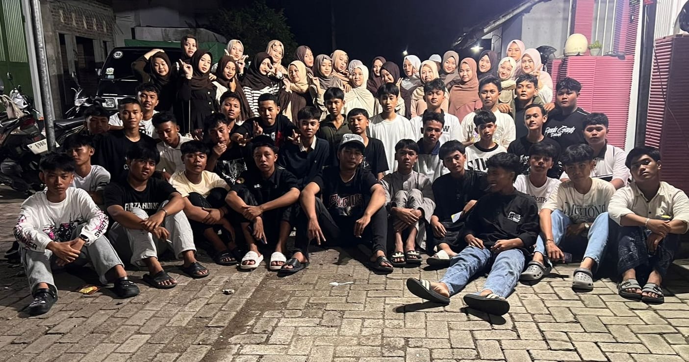 Santri MA Nuris Jember Angkatan 15 “DIRGASTAMA” Gelar Bagi Takjil dan Buka Bersama