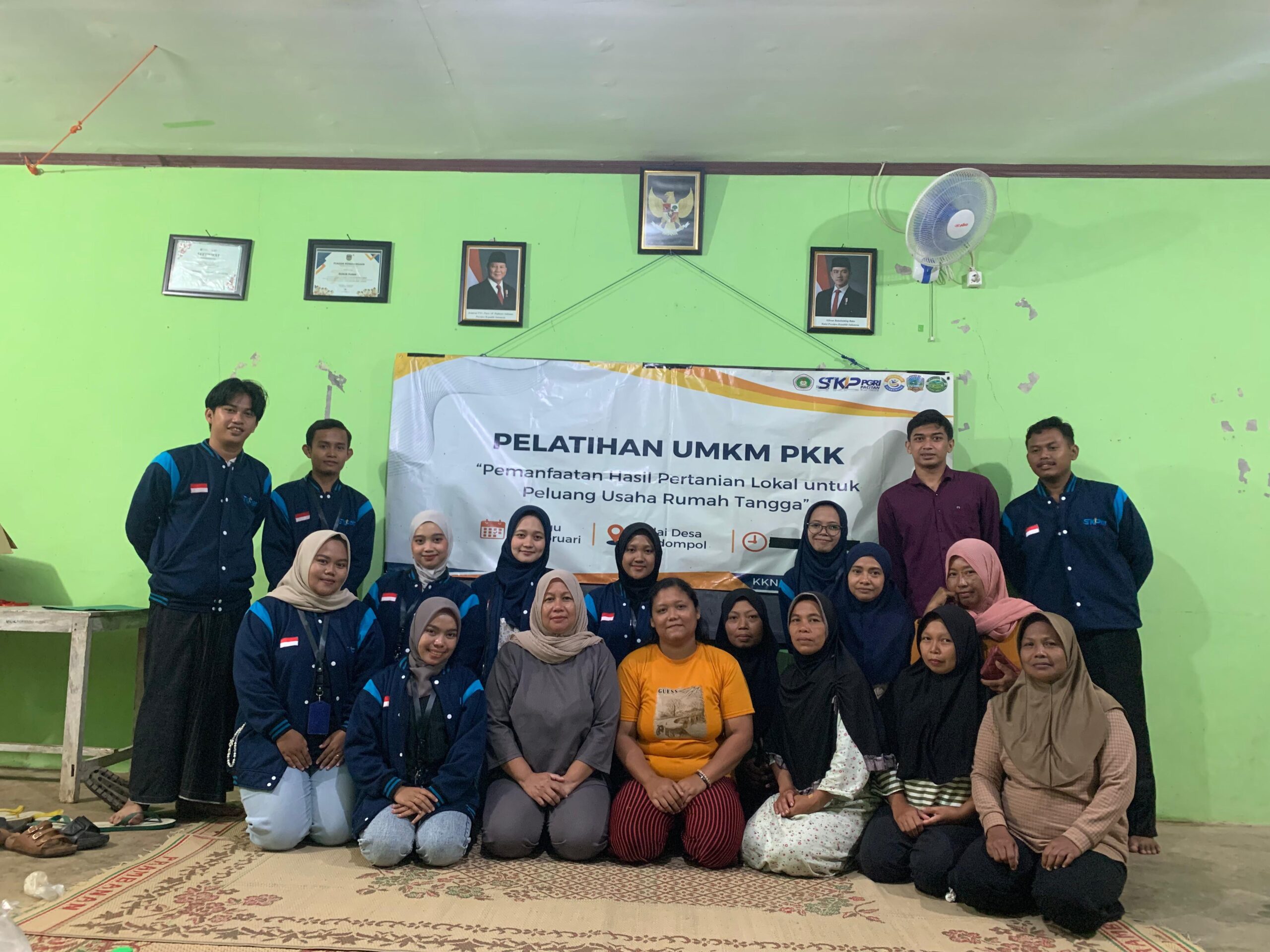 Dukung UMKM Desa, KKN STKIP PGRI Pacitan Gelar Pelatihan Gedonut’s Cookies di Desa Gedompol