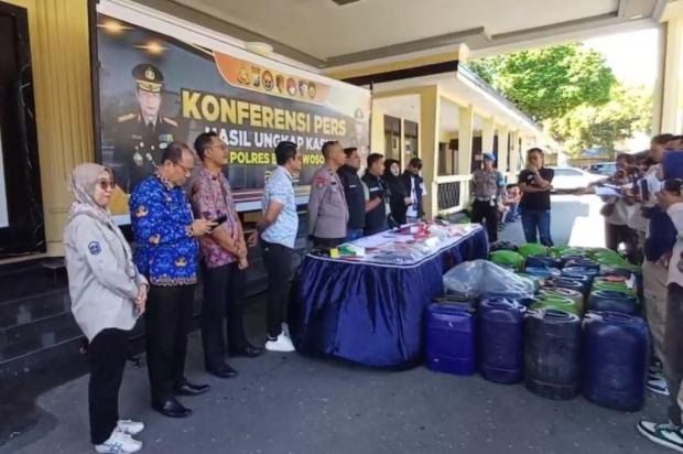 Terbongkar Penimbunan BBM Subsidi Pertalite di Bondowoso, Polisi Sita Lebih dari 1 Ton