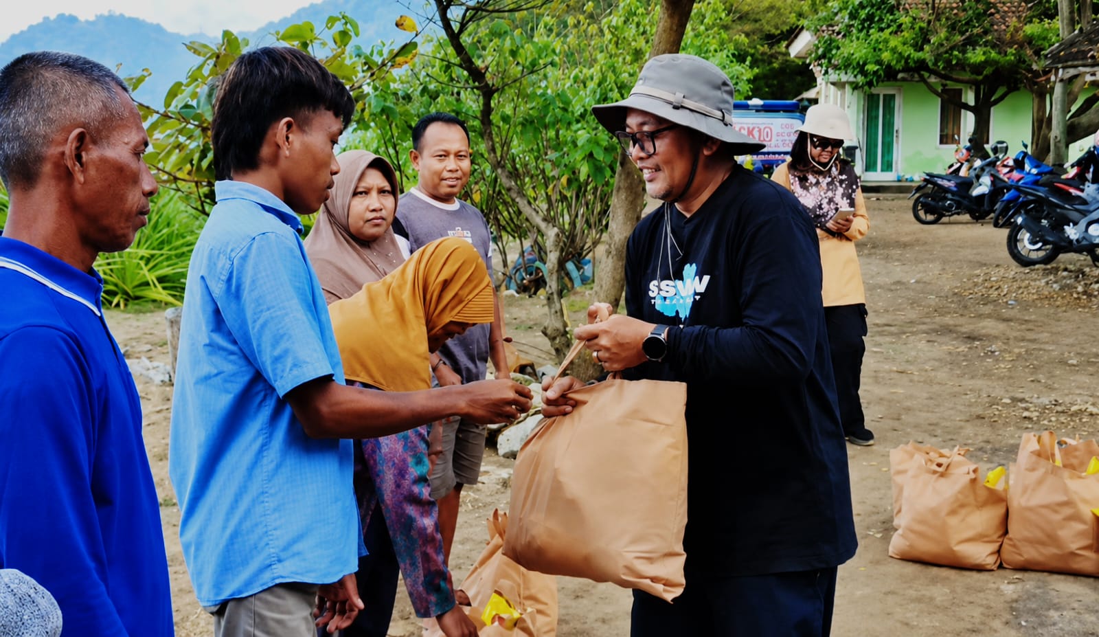 Anggota DPRD Pacitan Hariawan apresiasi Bhakti Sosial HUT Bhayangkara ke-80 di Pantai Taman Anggota DPRD Pacitan Hariawan apresiasi Bhakti Sosial HUT Bhayangkara ke-80 di Pantai Taman